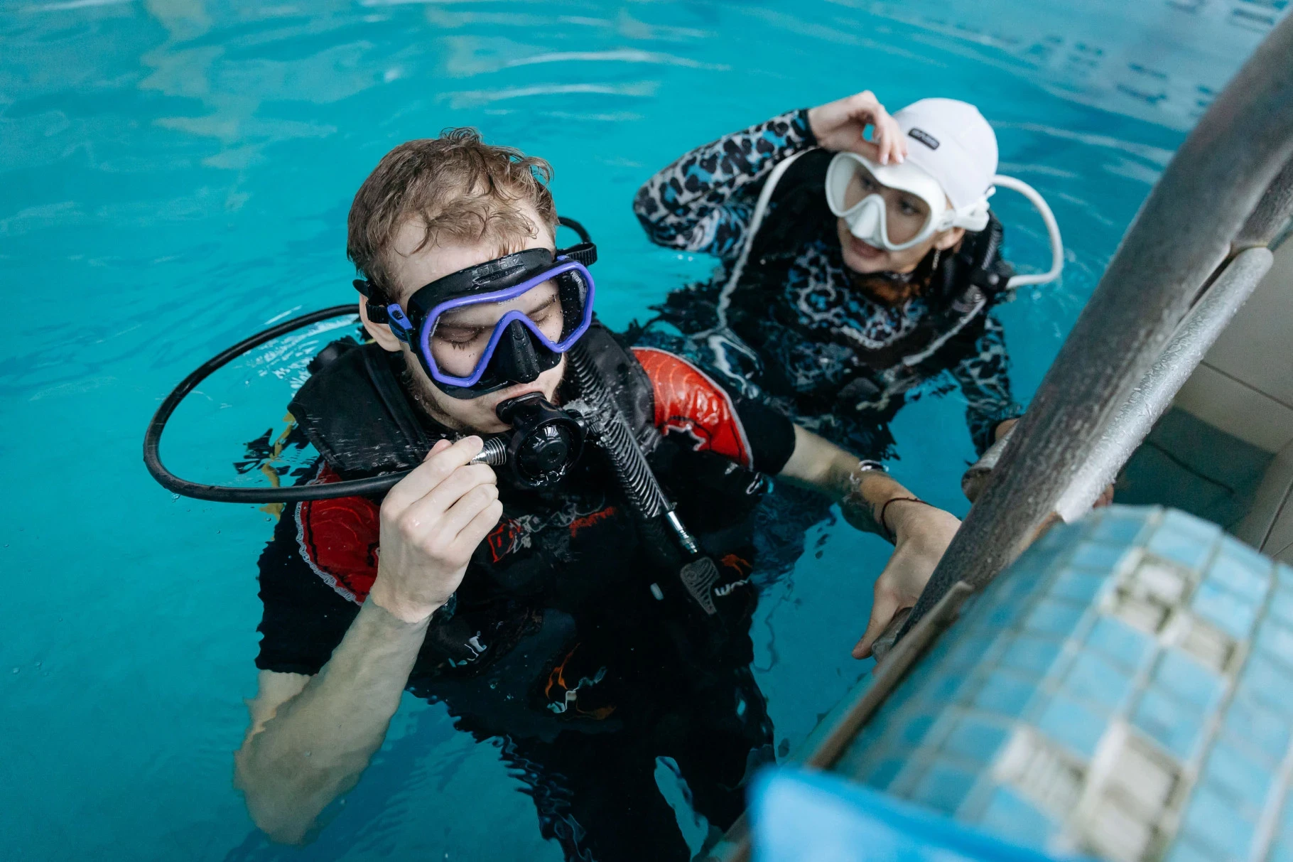 Чи справді дайвінг знімає фантомний біль? МВС показує, як занурення працюють у реабілітації захисників