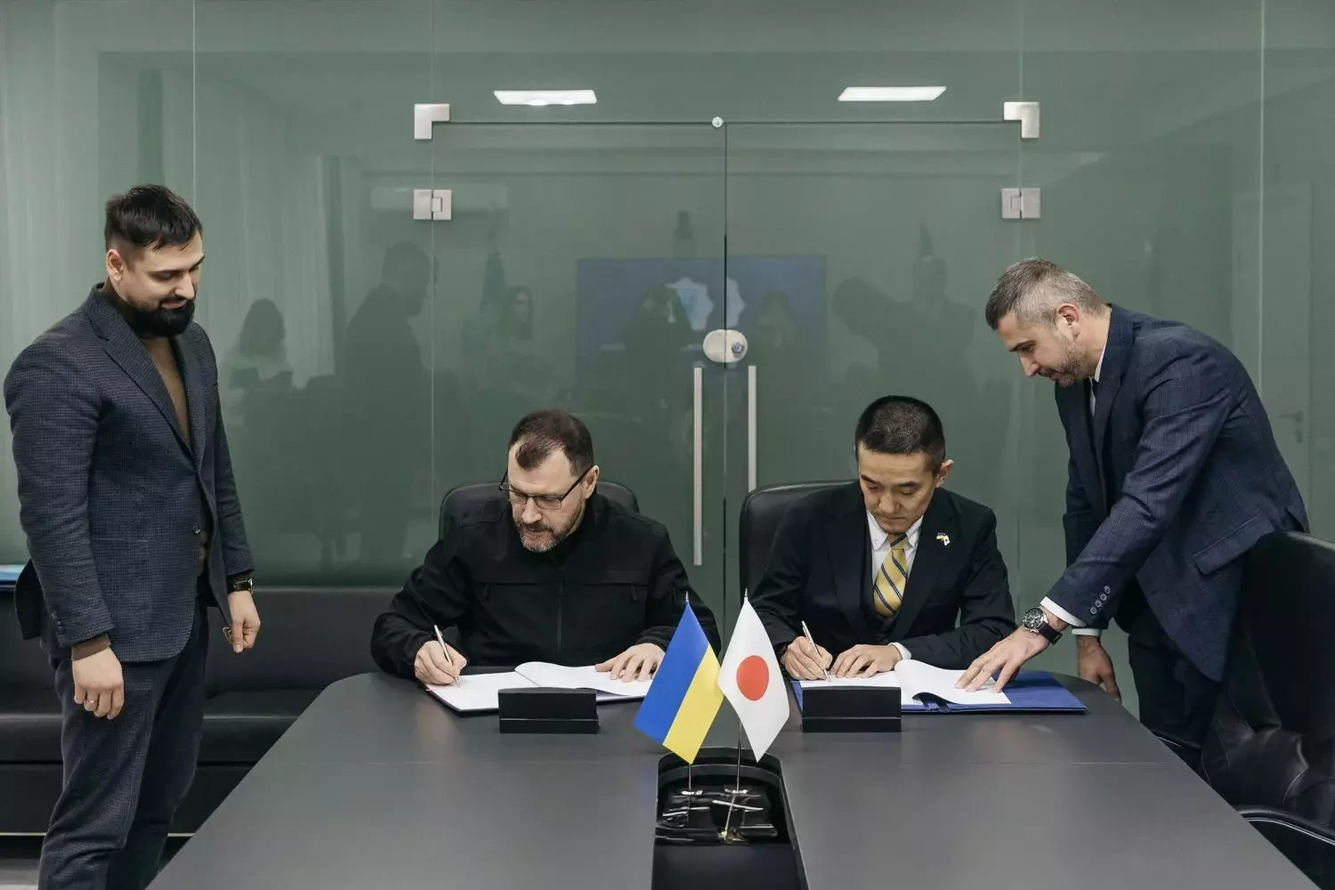 Грантова угода МВС із JICA: 4 мільярди єн на розмінування та медицину – що саме профінансують?