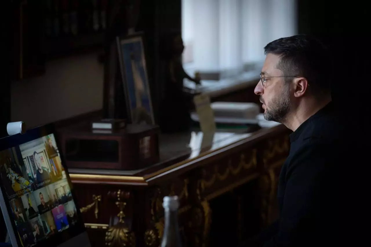 Президент України Володимир Зеленський проводить енергетичний селектор у своєму офісі