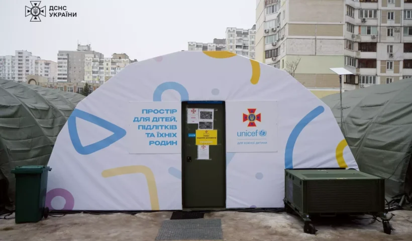 ДСНС і ЮНІСЕФ відкрили «Простори турботи» у мобільних пунктах незламності: адреси, формат допомоги та що далі?