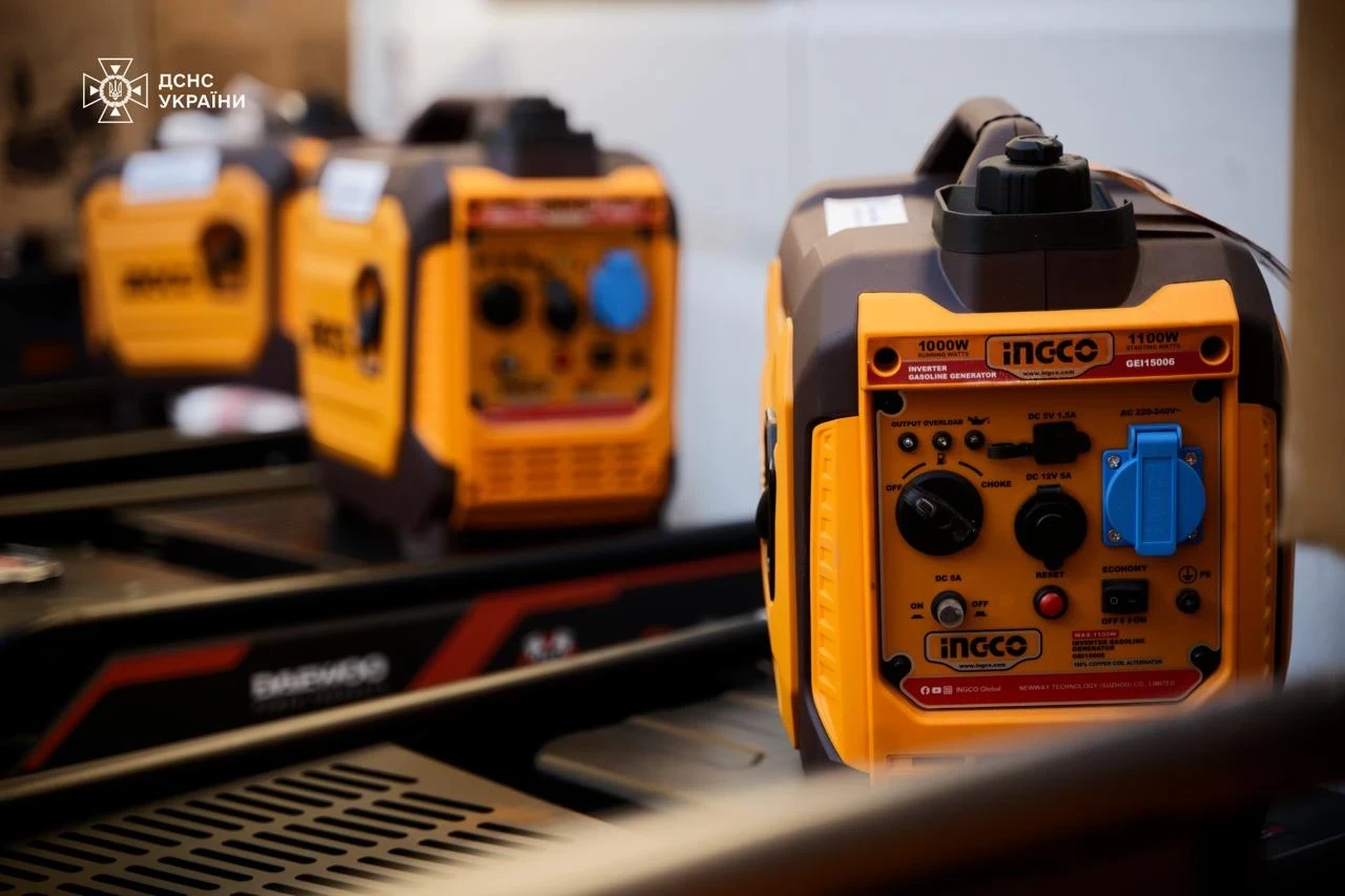 Азербайджан передав гуманітарну допомогу для ДСНС України: генератори та обладнання – що це означає?