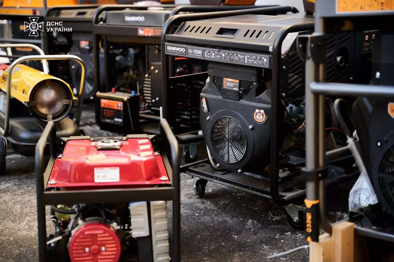 Генератори та обладнання, передані Азербайджаном для підтримки ДСНС України під час війни