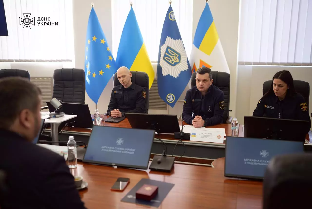 Посадовці ДСНС України на зустрічі з представниками Азербайджану, обговорюють гуманітарну допомогу